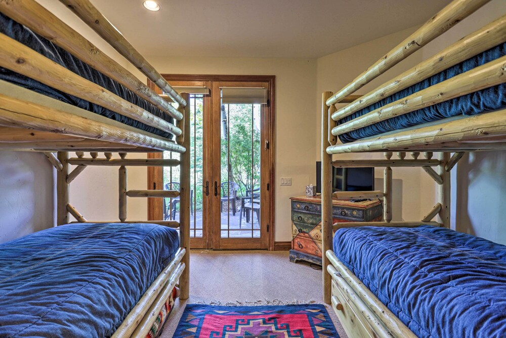 Upscale Ski-in/ski-out Escape w/ Deck + Grill