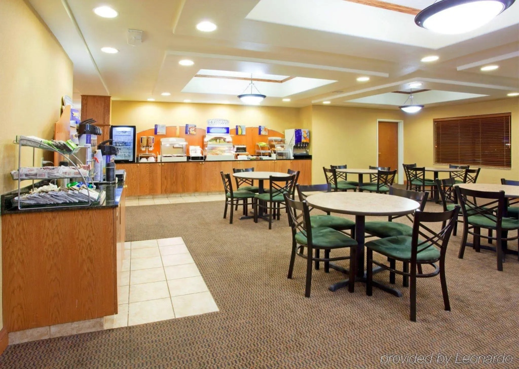Holiday Inn Express & Suites Rocky Mount Smith Mountain Lake by IHG