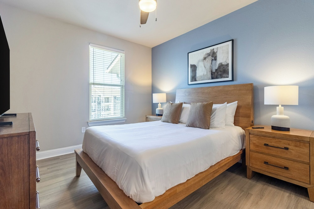 Landing Apartments Near North Okaloosa Medical Center