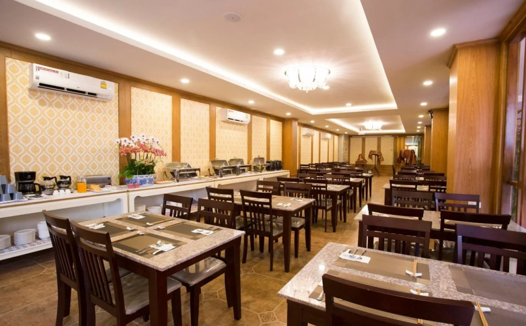 J PLACE HOTEL