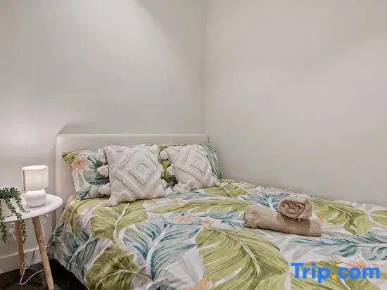 EQ Tower Ultra-Modern 2BR- CBD Base Mel Central
