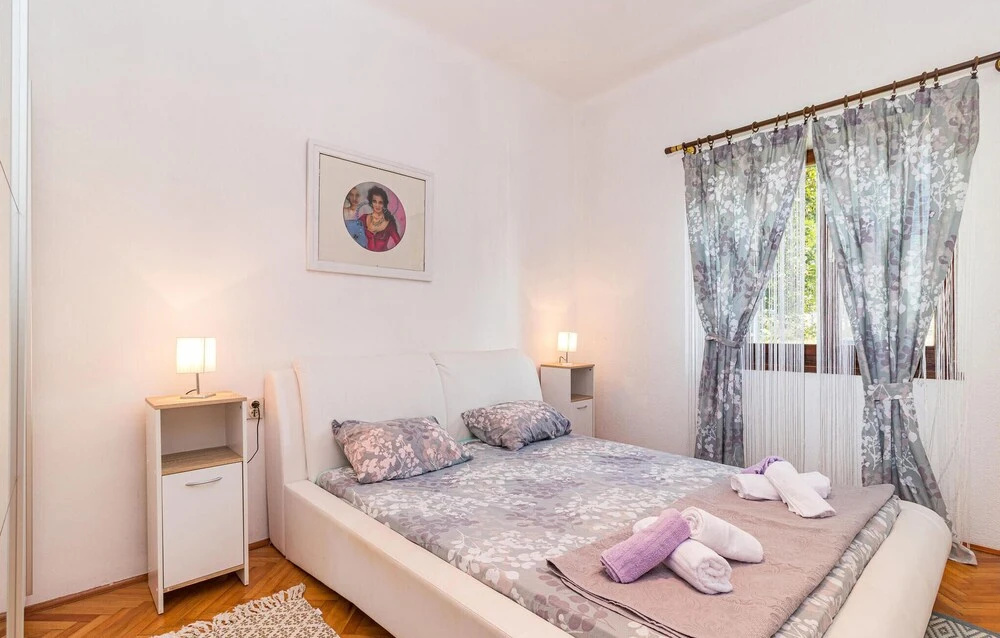 Nice Apartment in Pula with Hot Tub & 2 Bedrooms