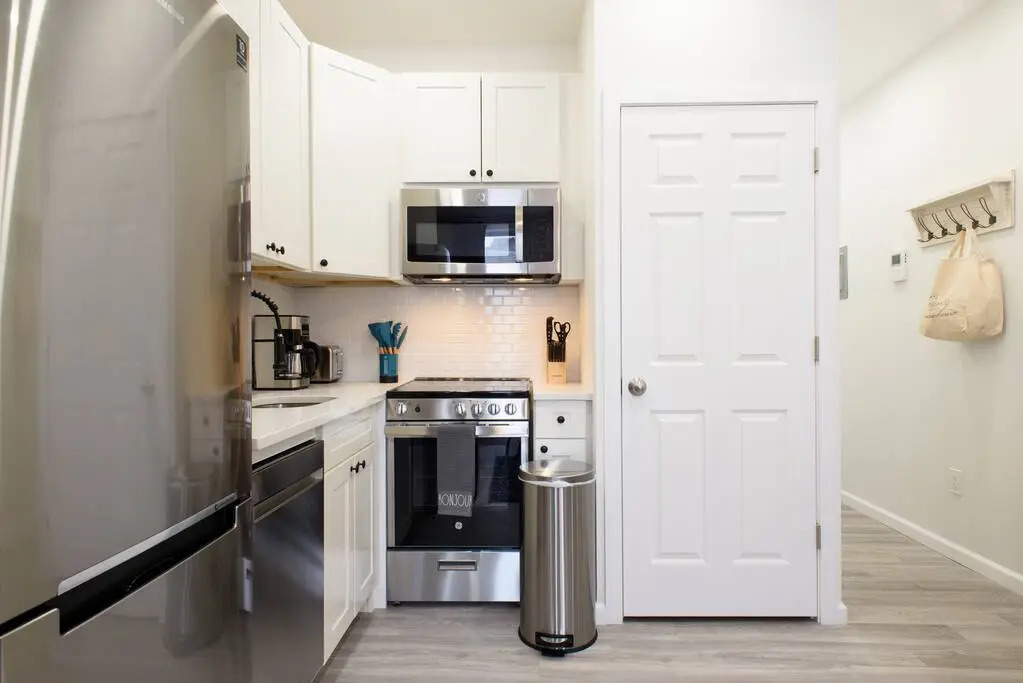 240-11 New Studio Prime Upper East W D