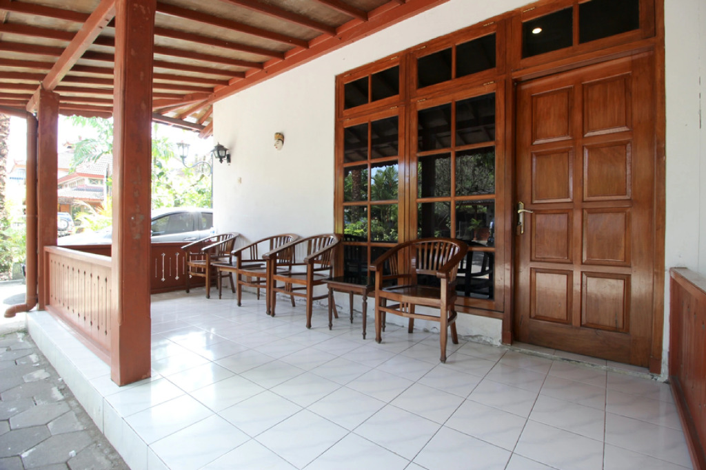 RedDoorz Plus near Alun Alun Selatan 2