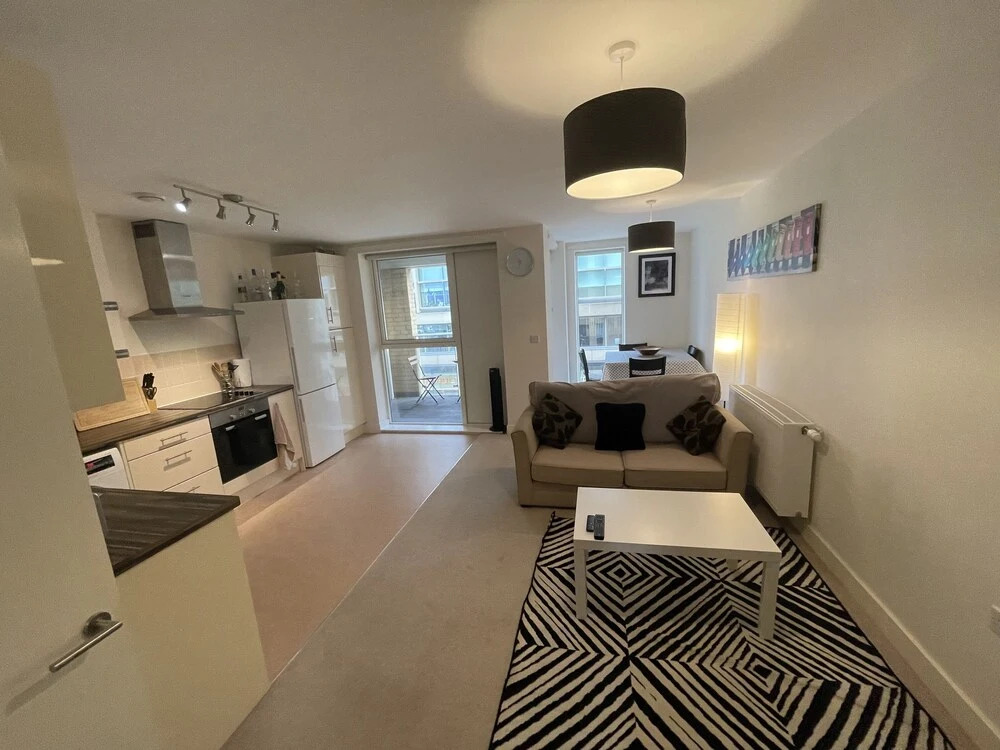 Luxury Brand New 6ppl Apartment, Cambridge Station