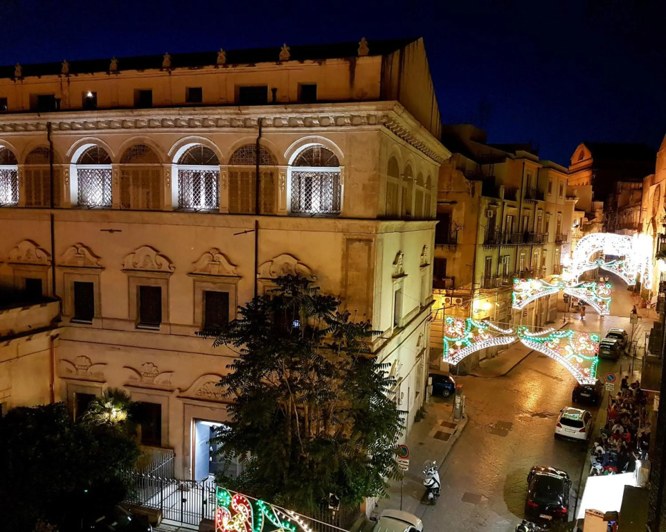 Apartment In The Square