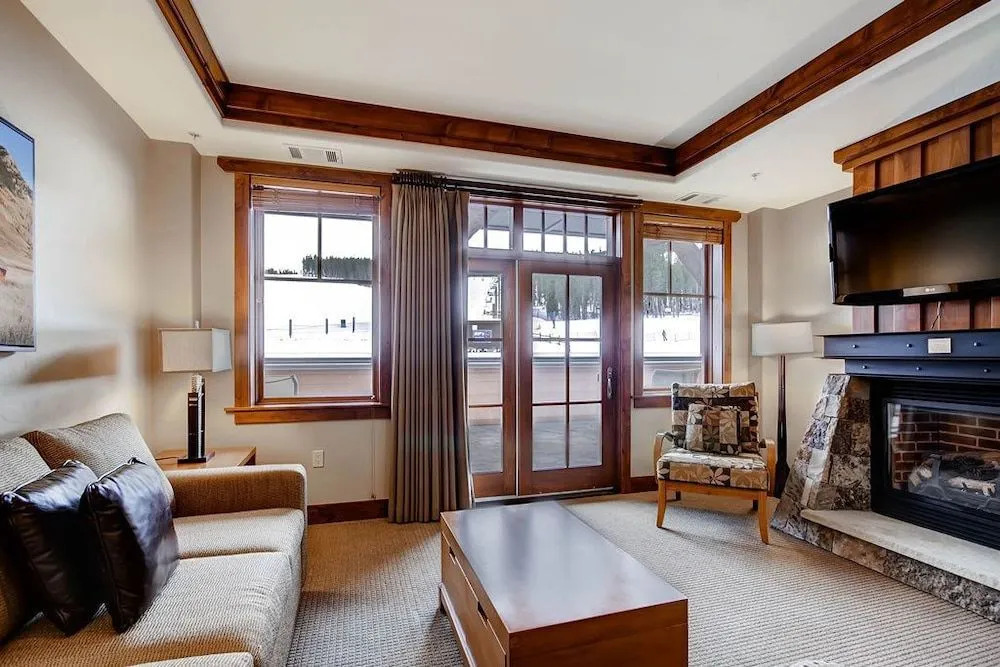 One Ski Hill Place 8307 - Ski-In/Ski-Out by RedAwning