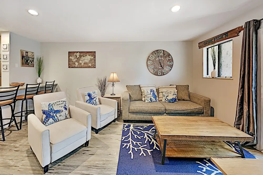 New Listing! Beachfront Hideway W/ 3 Pools! 2 Bedroom Condo