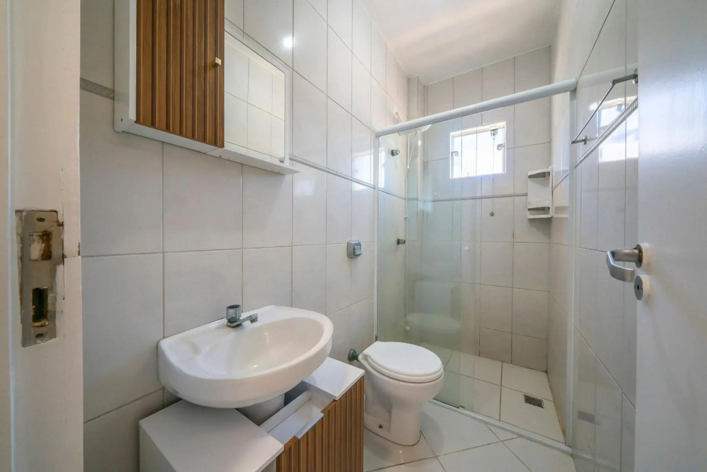 202B - Apartamento de 2 dormitórios para 05 pessoas, próximo ao mar na Praia de Bombas SC