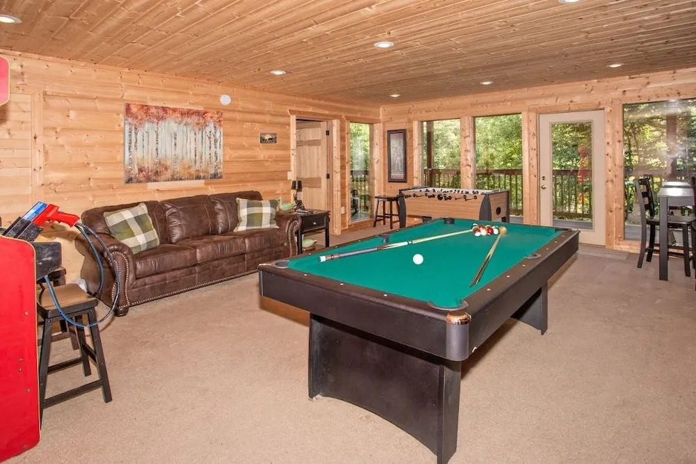 A Cabin to Remember 5 Bedrooms 5 Bathrooms Cabin