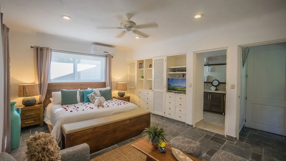 Casa Blanca 4 Bedroom Home