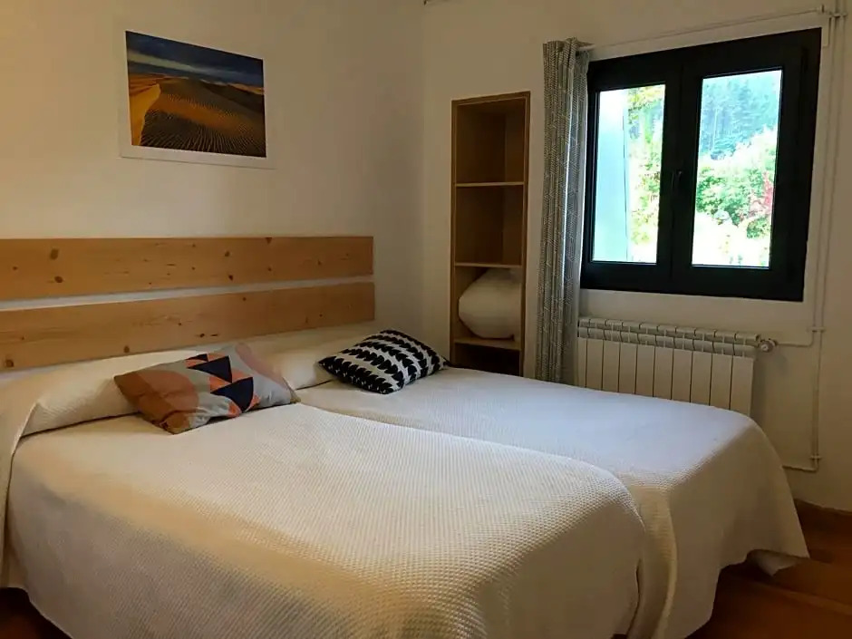 ABARAXKA HOSTEL Disfruta la Vía Verde del Urola hasta la Playa - Naturaleza Montañas y Riqueza Cultural