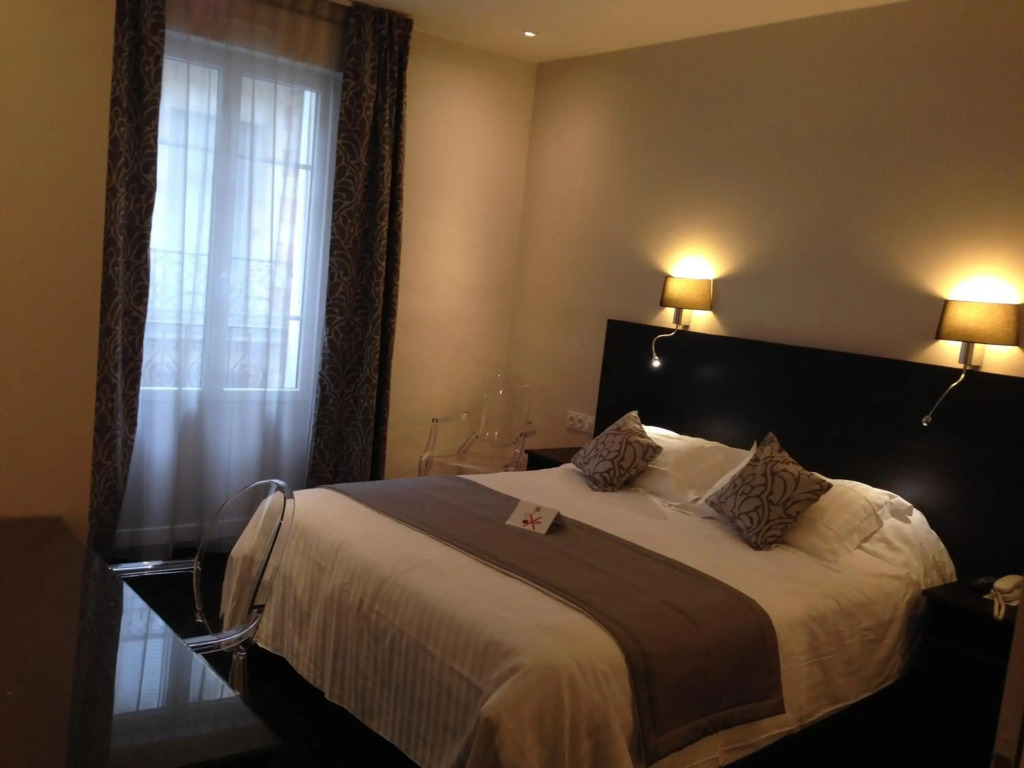 Midland Hôtel - Restaurant Le Derbys