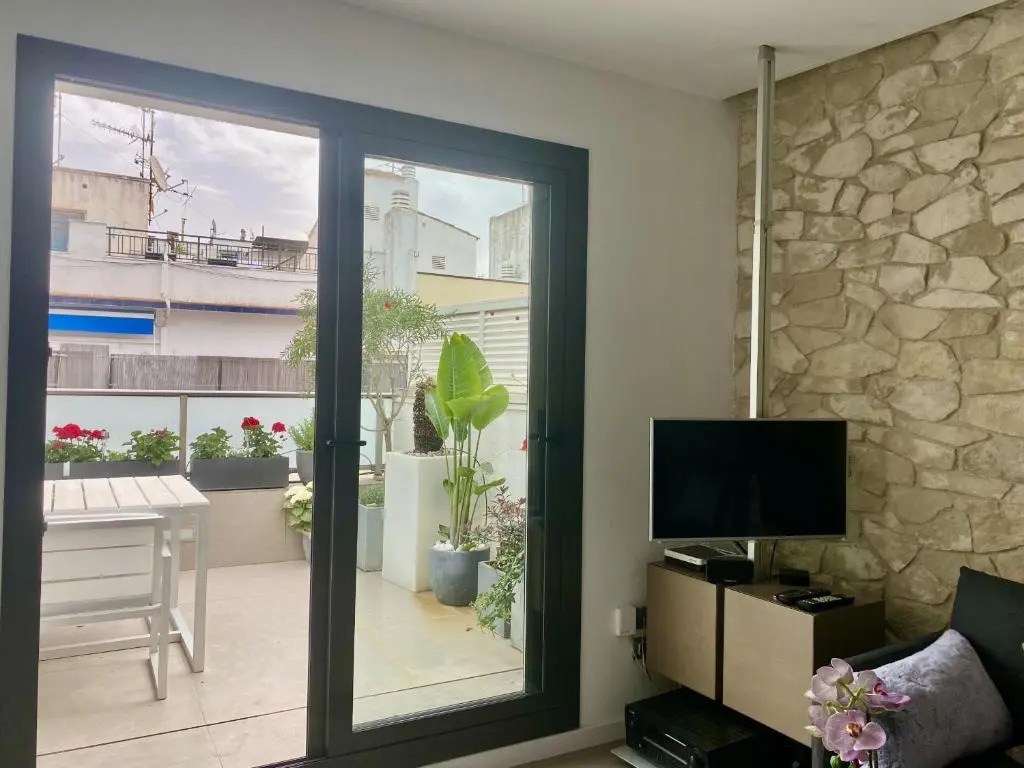 Chic Stylish Apartment with 2 Beds And Roof Terrac