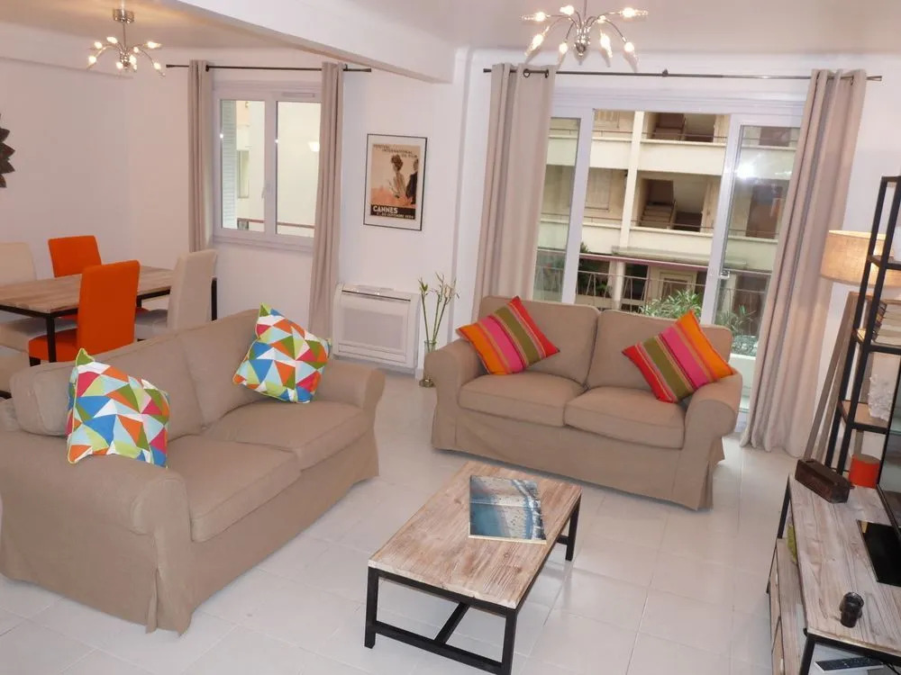 Apartment 82