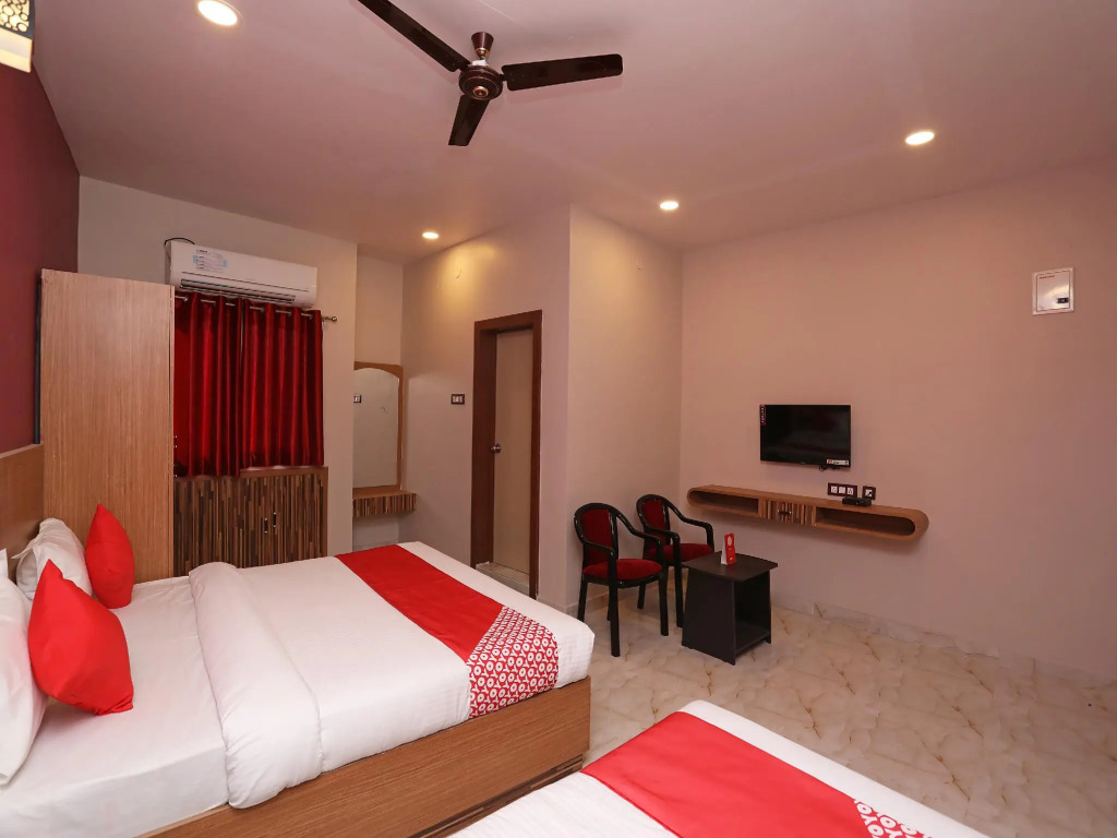 OYO 28645 Nirmalya Plaza
