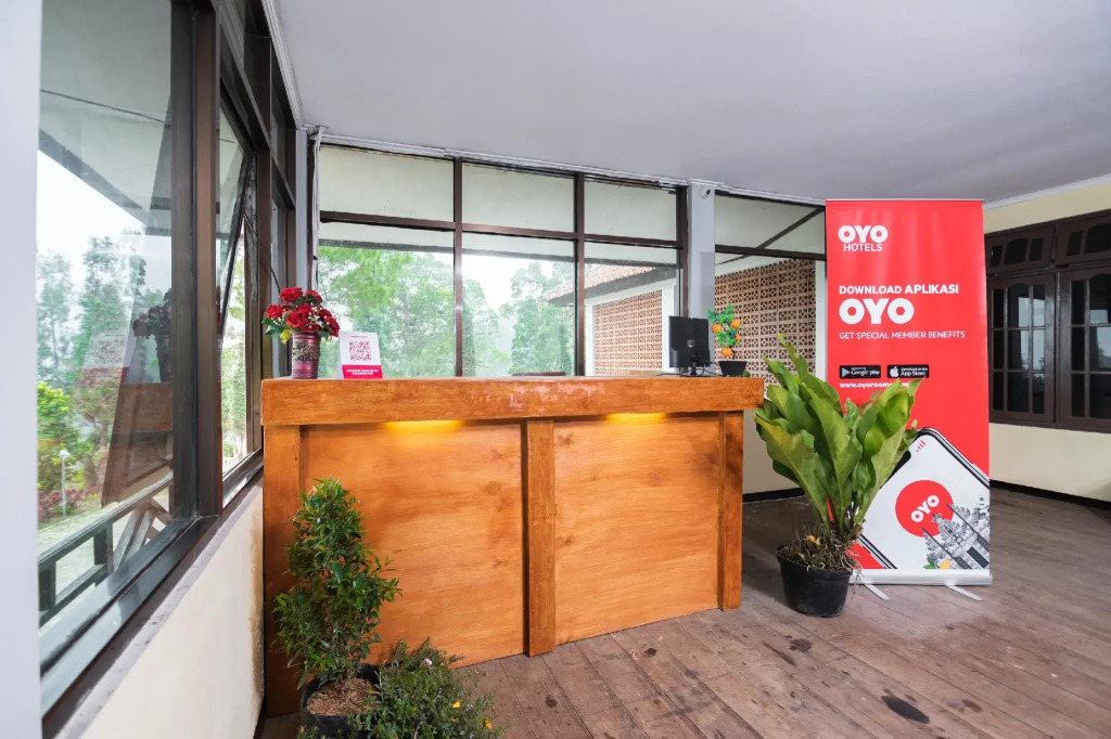 OYO 1852 Intan Bromo Homestay