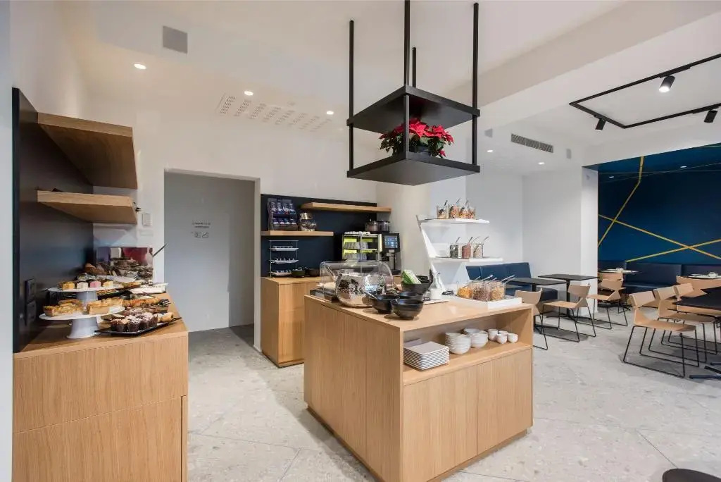 HOODY ACTIVE & HAPPINESS HOTEL