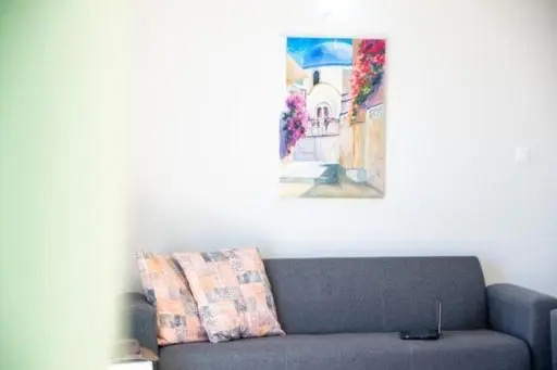 Lavish & Spacious APT with Stunning Seaview, 10 Min ATH Airport