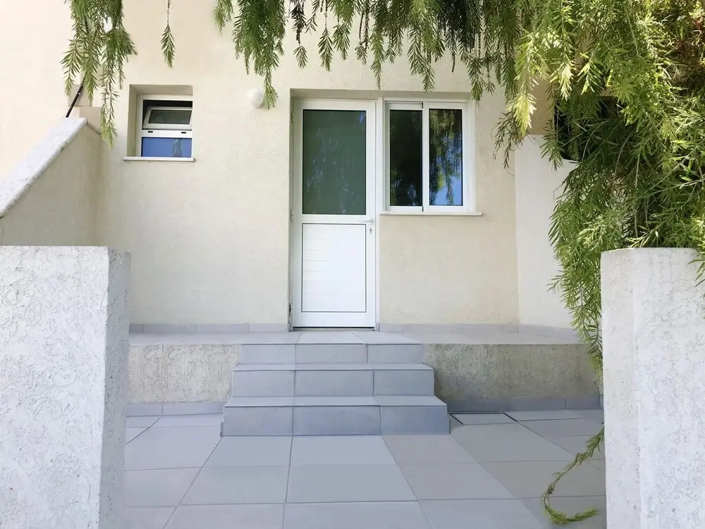 2BR Maisonette Pool - Walk to Beach