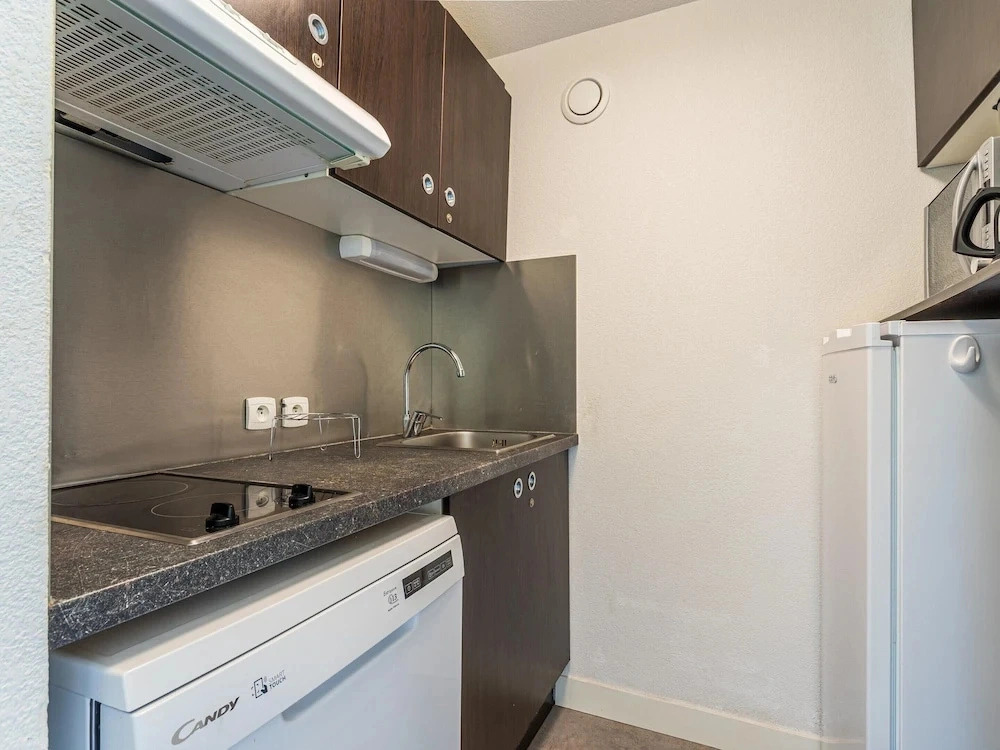 4-guest AC Apartment Near Beach