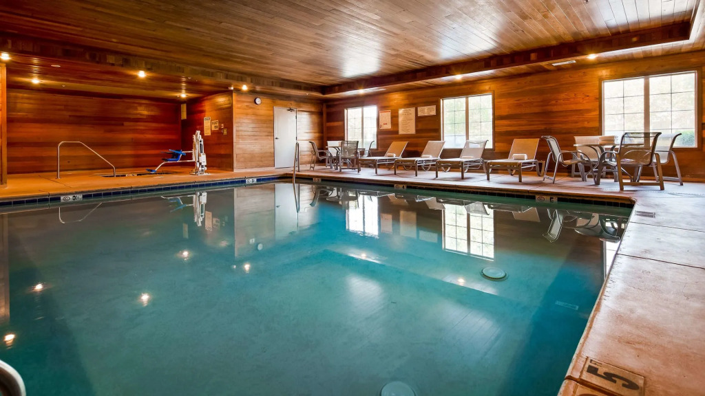 Best Western Plus Rama Inn & Suites