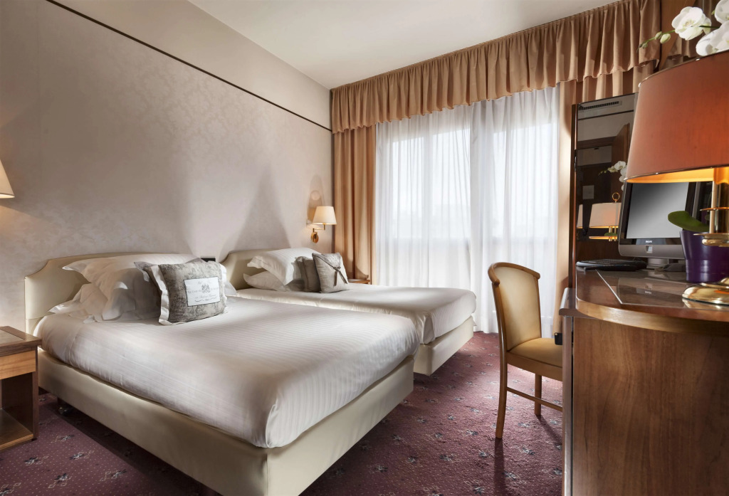 Waldorf Suite Hotel
