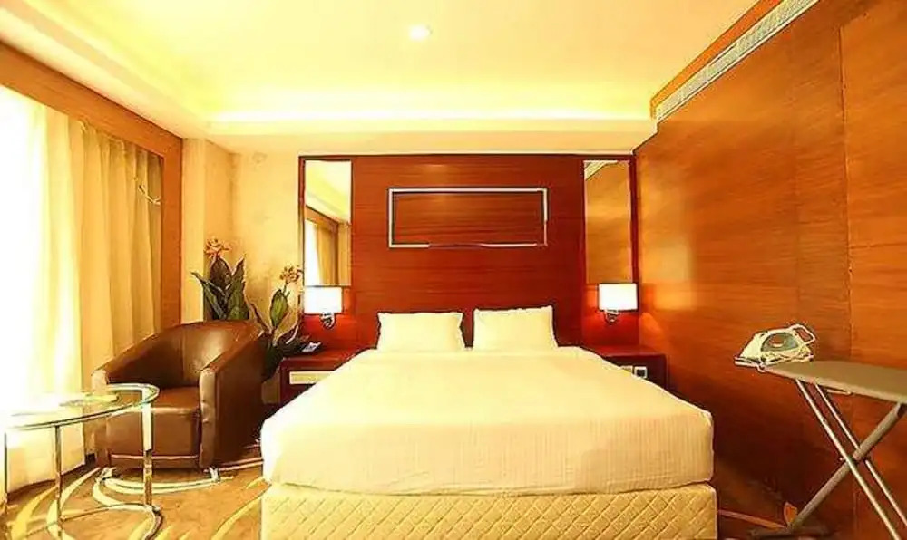 Fabhotel Prime Le Palace