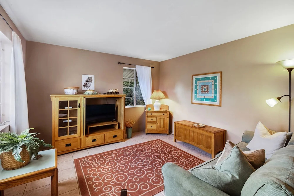 Cactus Garden Cottage 2BR by Casago