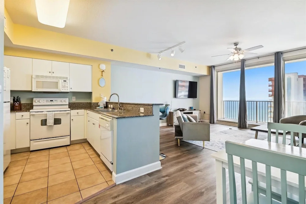 Shores of Panama 2026 - 1 Bedroom+Bunks. Res. Parking! 1 Condo by RedAwning