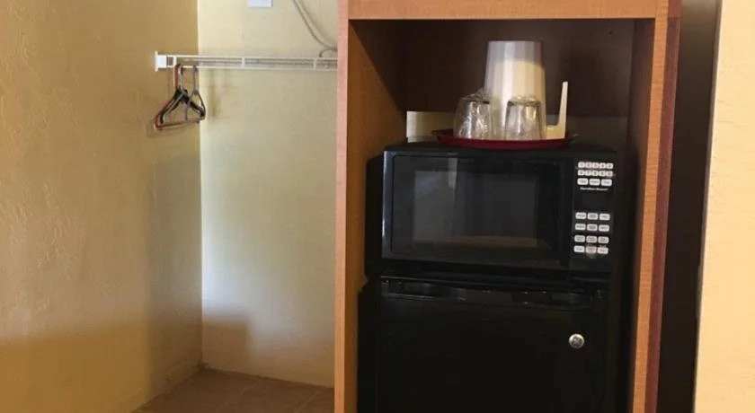 Sky Ranch Inn