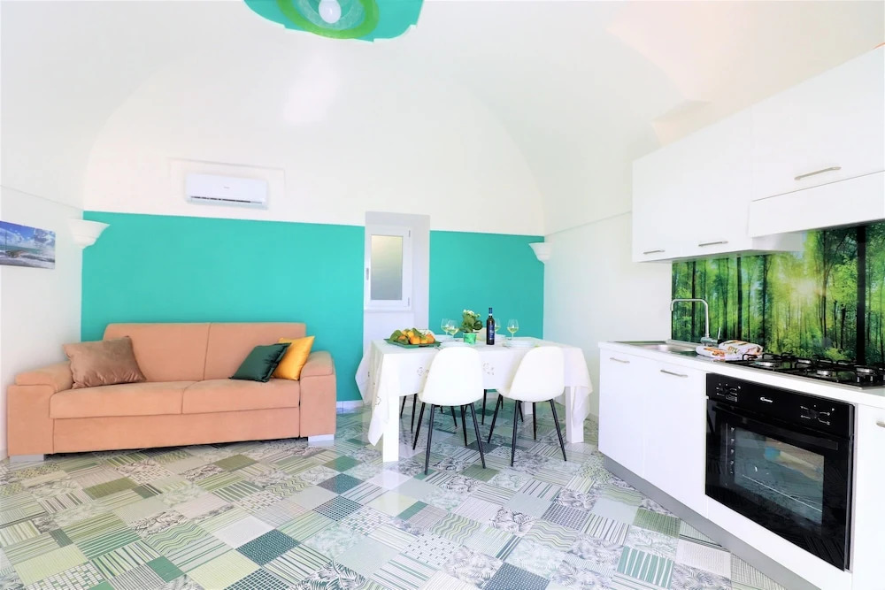 De Vivo Realty - Marys Apartments