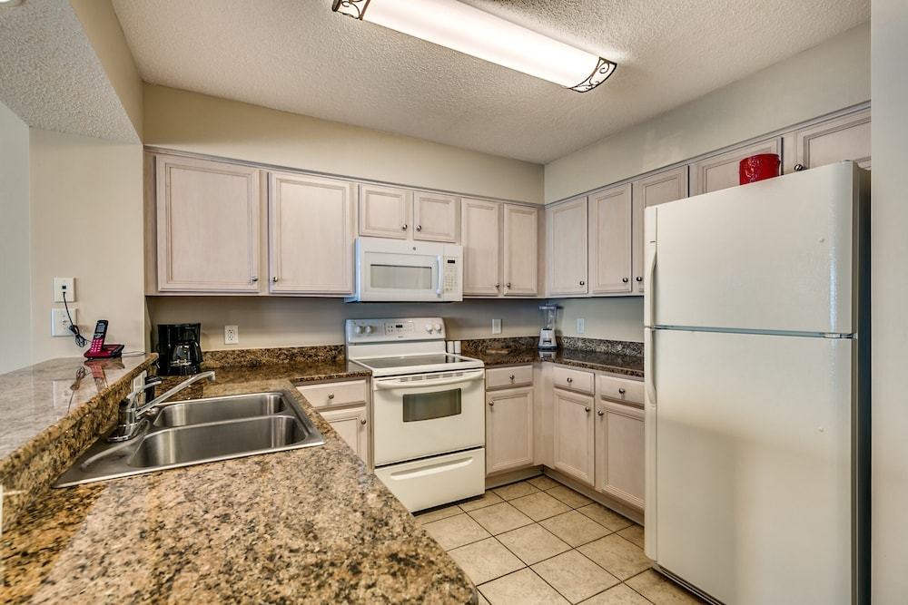 Crescent Shores N - 702