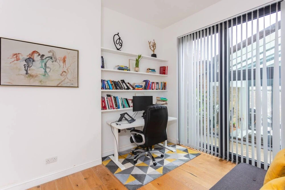 Luxury 2 Bedroom Apartment With Large Garden & gym