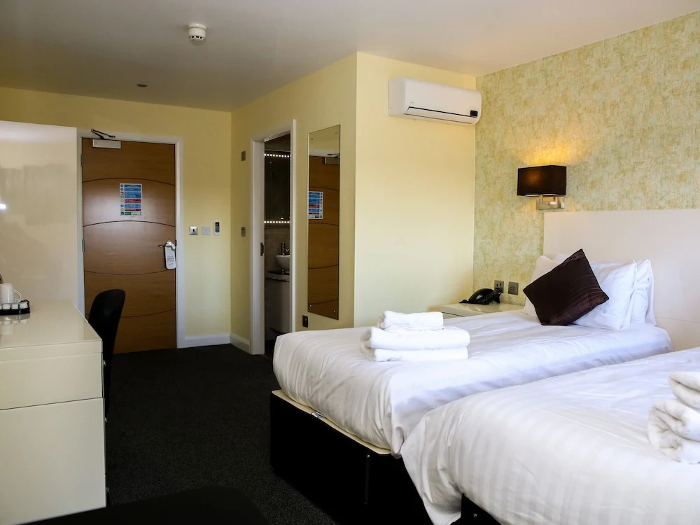Oak Royal Hotel