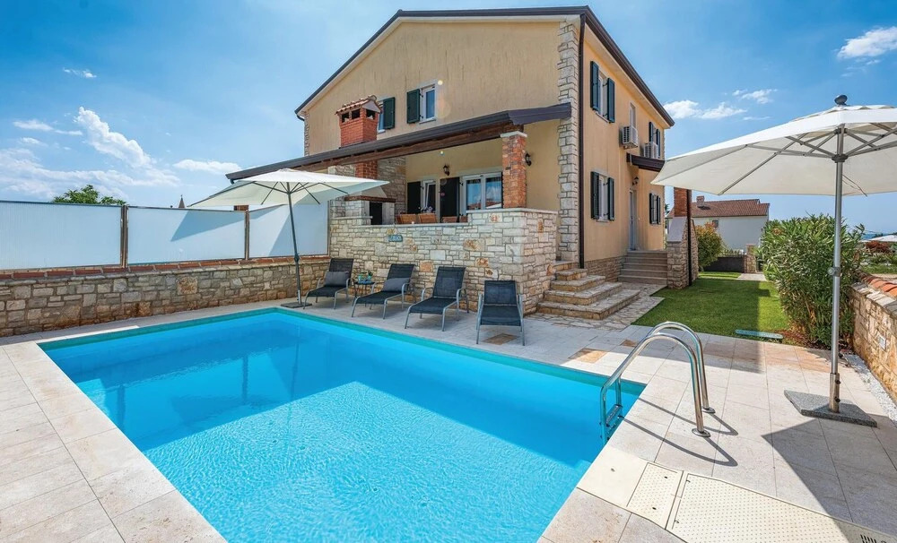 Nice Home in Lovrecica With Wifi and 3 Bedrooms