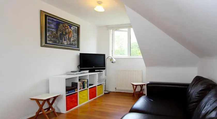 Wimbledon Sports Apartment