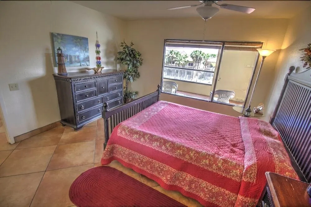 Landfall Towers 34 Minium 1 Bedroom Condo by RedAwning