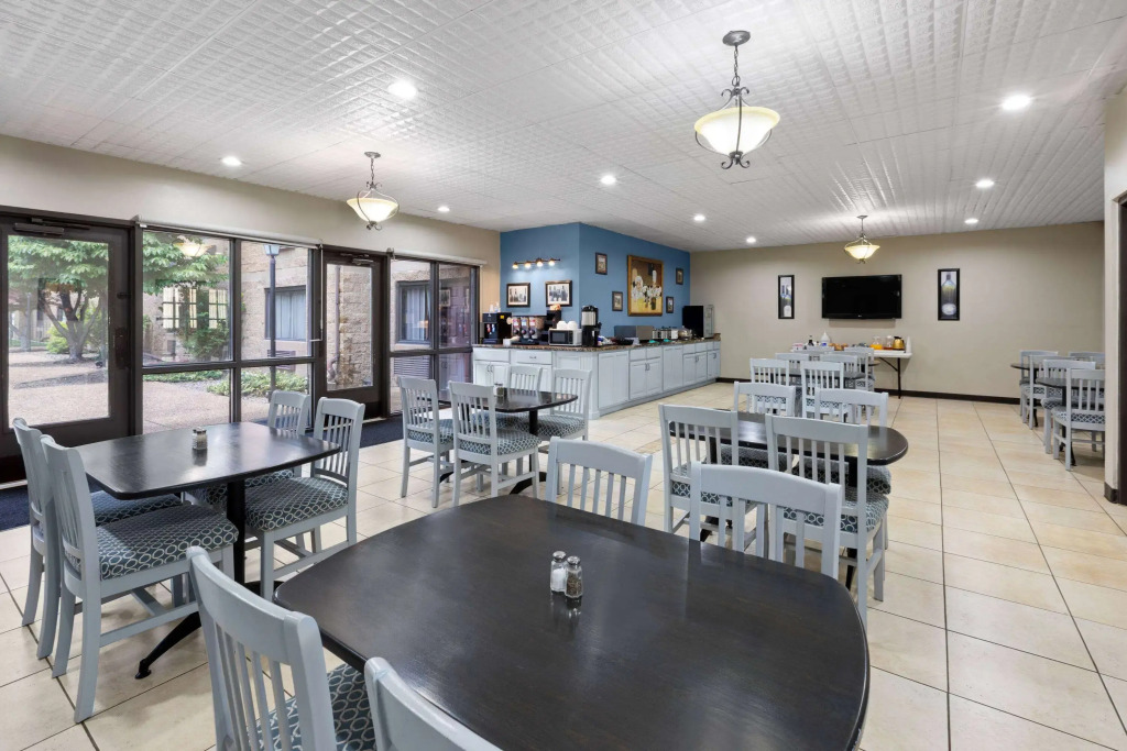 Baymont Inn and Suites by Wyndham Farmington, MO