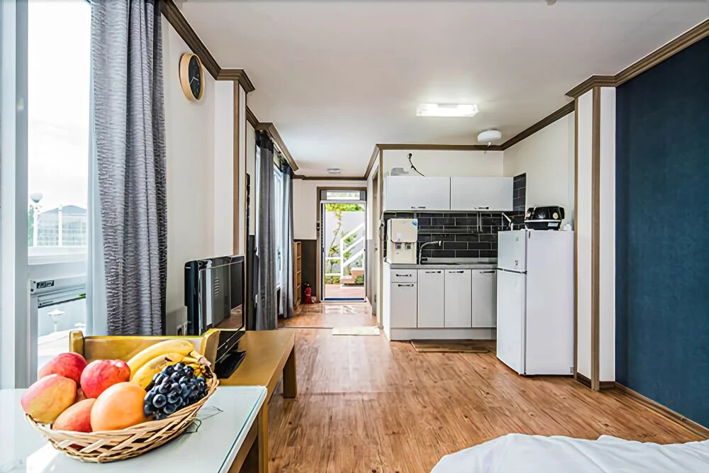 Yeosu White Village Pension
