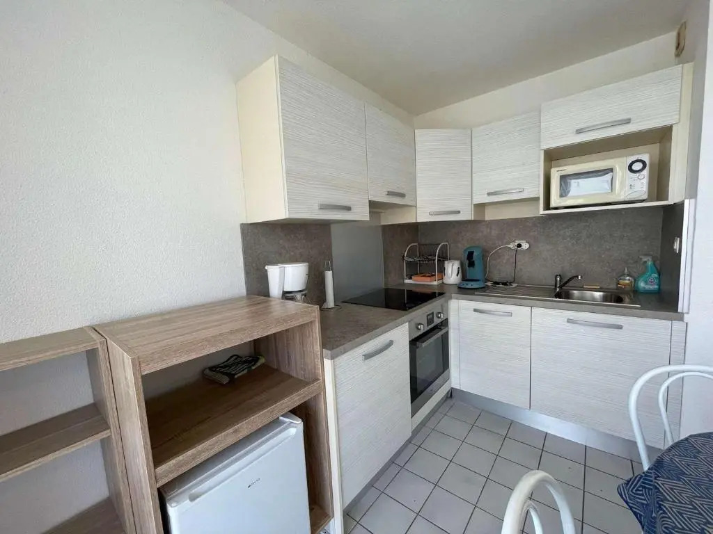 Appartement 3 pièces avec balcon, piscine et parking à proximité de la mer - 6 couchages - FR-1-224C-188