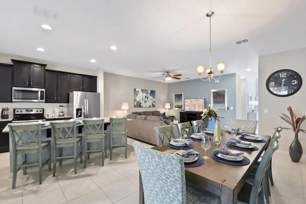 1600cpc 4 Bedroom Townhouse by RedAwning