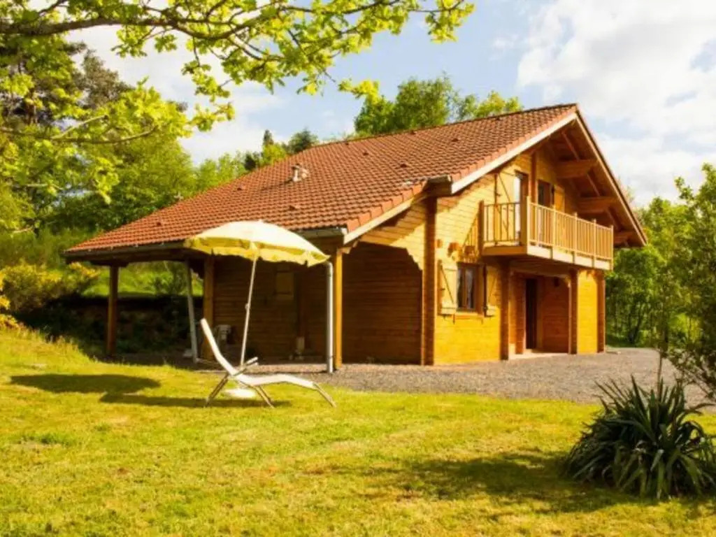 Chalet confortable avec cheminée à Taintrux - FR-1-589-222