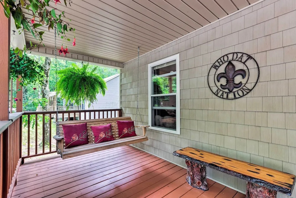 Beech Mountain Home w/ Covered Deck, Near Skiing!