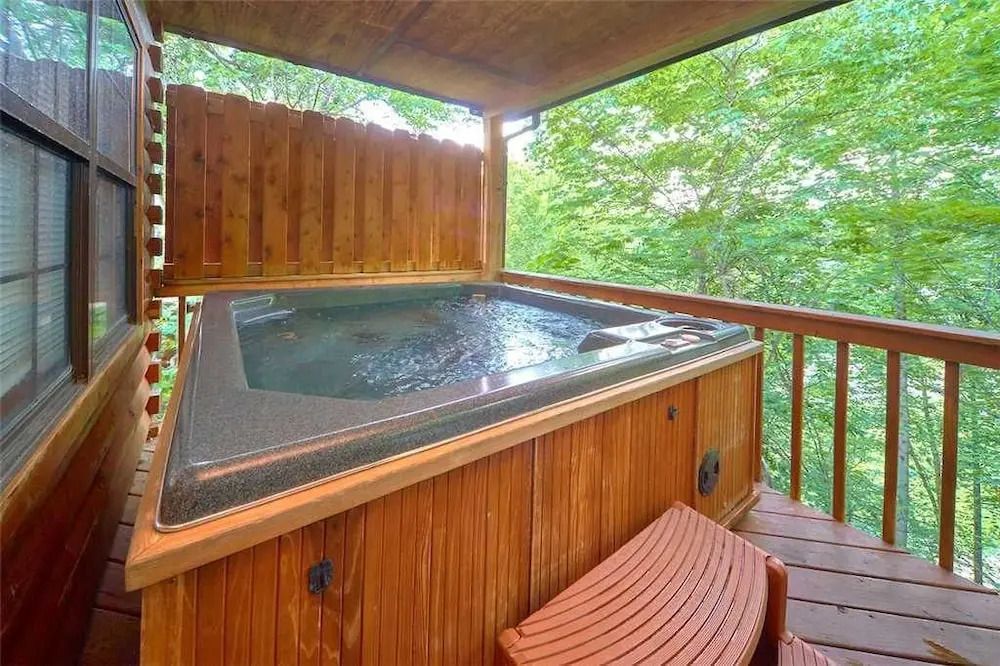 Good Times 3 Bedroom Home with Hot Tub