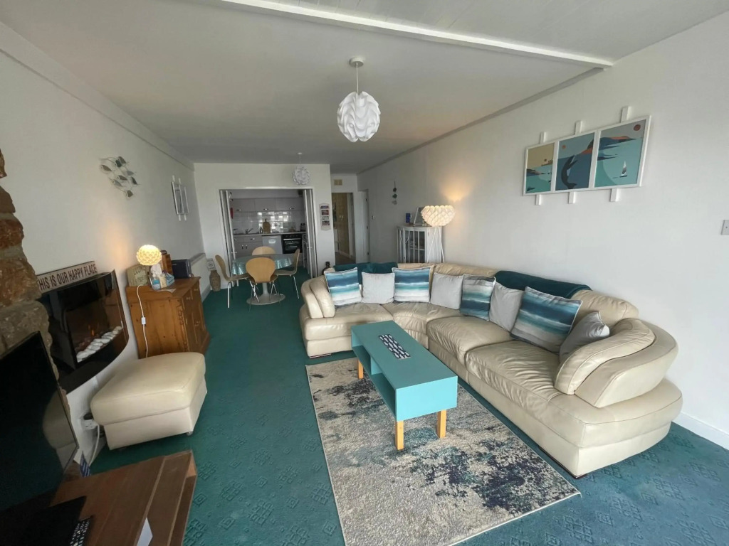 Barracuda, Beachside Apartment