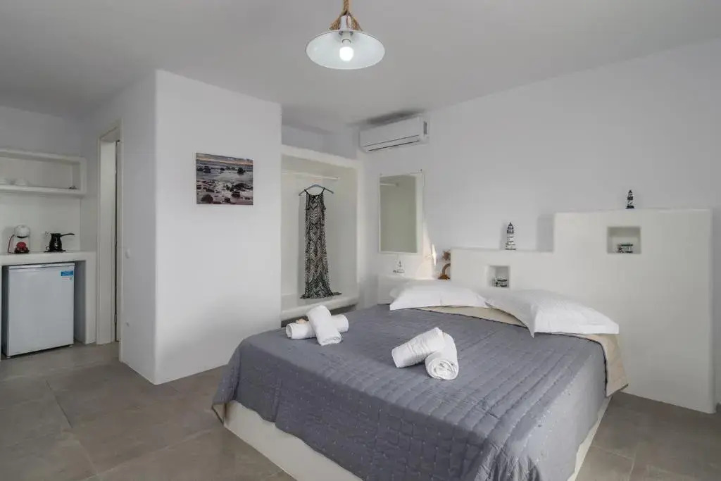 Aqua Bay Beachfront Studios Agia Kyriaki Beach, Milos