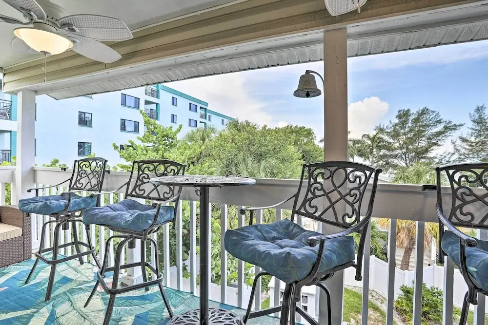 Sea La Vie: Sunny Indian Rocks Beach Condo!