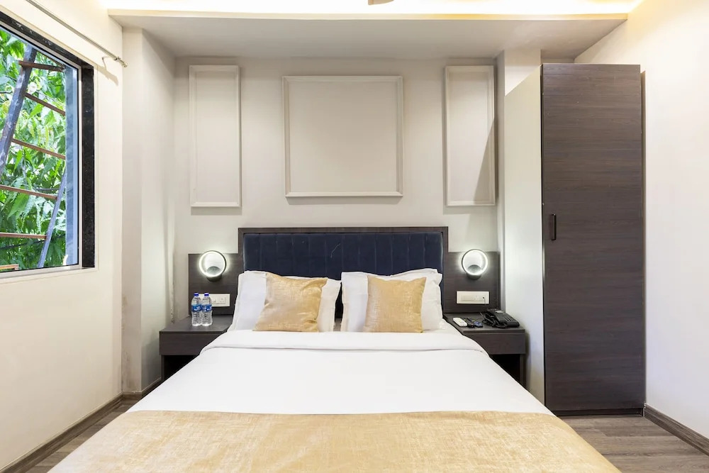 Hotel Classio Andheri - Near DN Nagar Metro Station