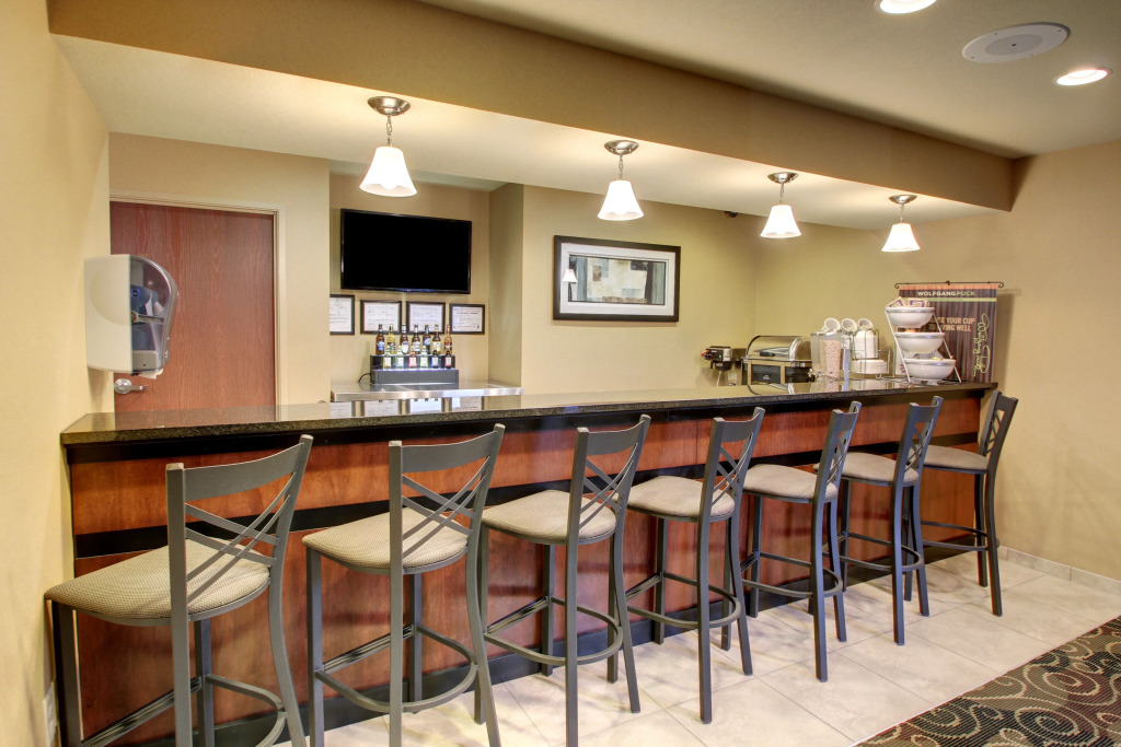 Cobblestone Inn & Suites - Corry